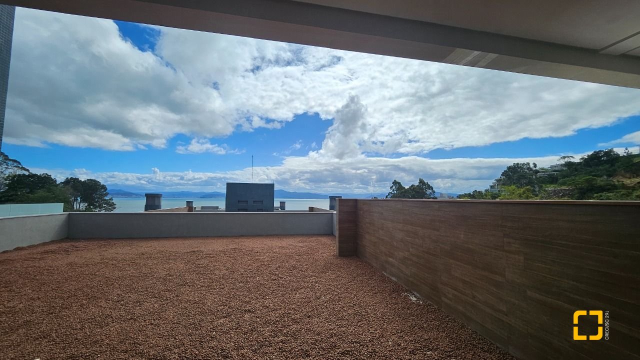 Cobertura com 167m², 6 quartos (sendo 3 suítes), 3 garagens, no bairro Cacupé em Florianópolis
