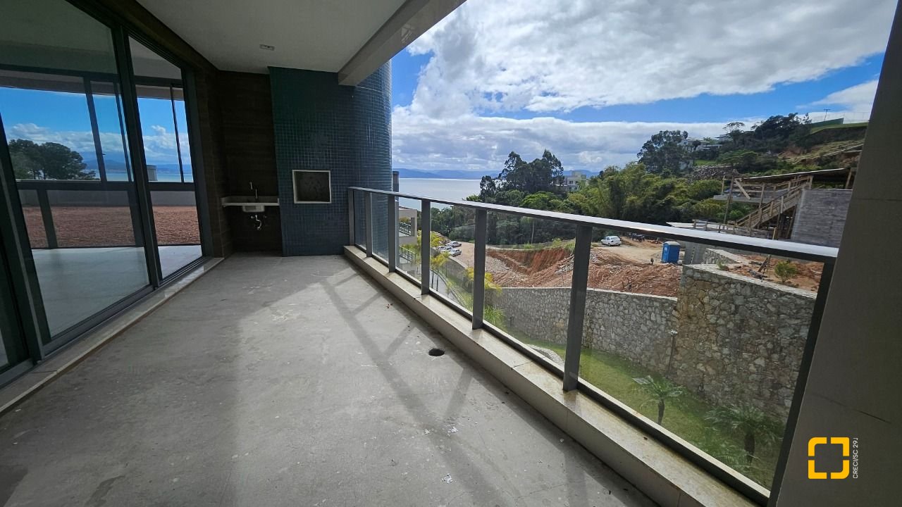 Cobertura com 167m², 6 quartos (sendo 3 suítes), 3 garagens, no bairro Cacupé em Florianópolis
