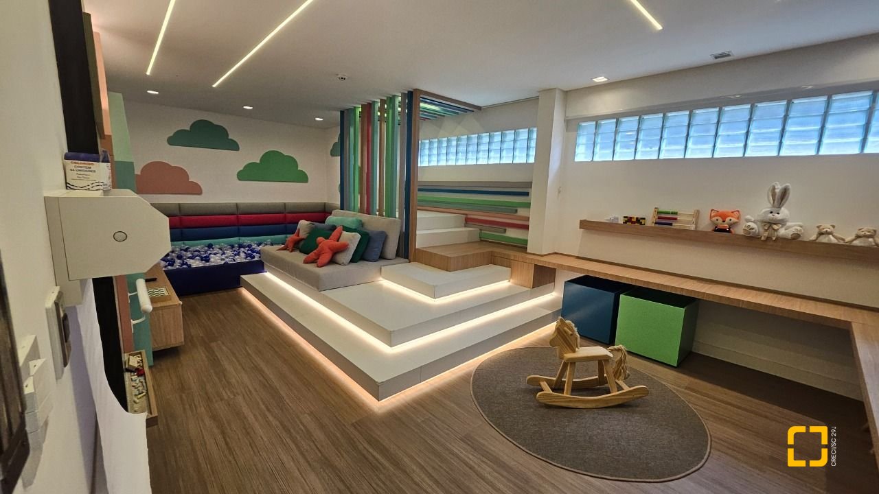 Cobertura com 167m², 6 quartos (sendo 3 suítes), 3 garagens, no bairro Cacupé em Florianópolis