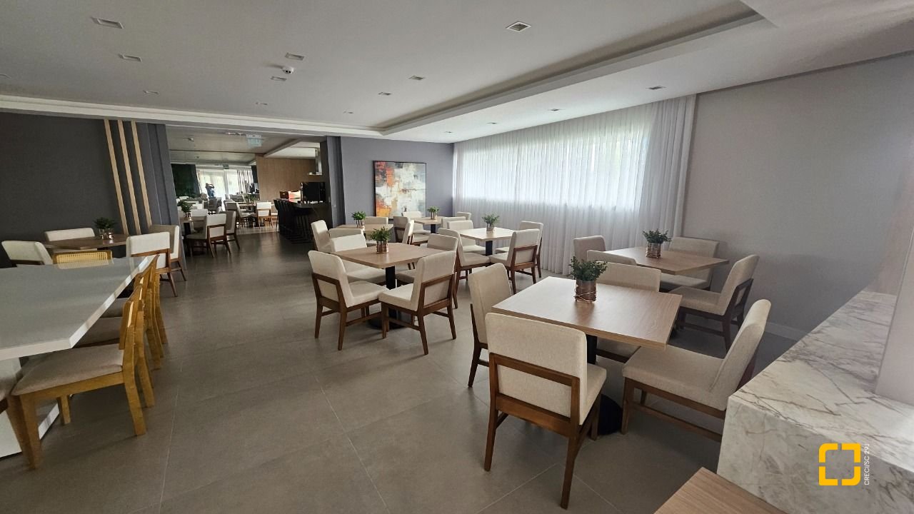 Cobertura com 167m², 6 quartos (sendo 3 suítes), 3 garagens, no bairro Cacupé em Florianópolis