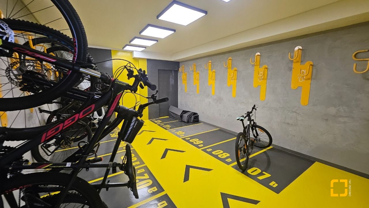 Cobertura com 167m², 6 quartos (sendo 3 suítes), 3 garagens, no bairro Cacupé em Florianópolis