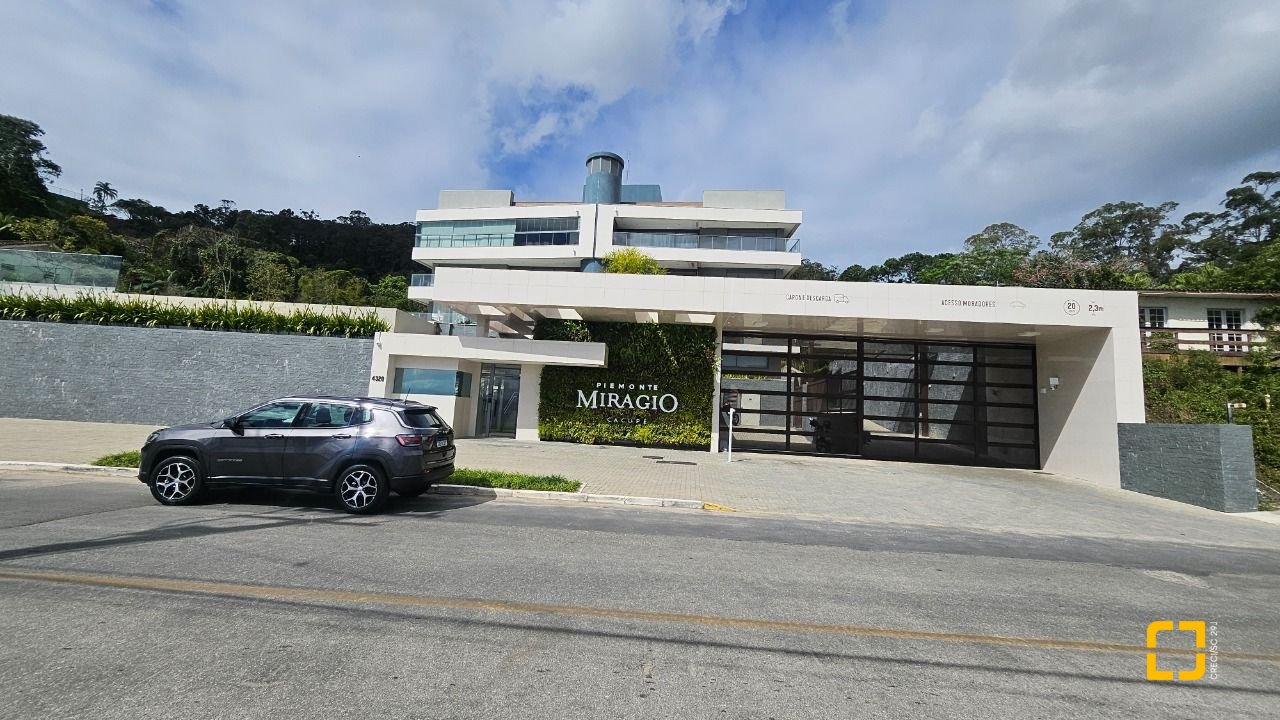 Cobertura com 167m², 6 quartos (sendo 3 suítes), 3 garagens, no bairro Cacupé em Florianópolis