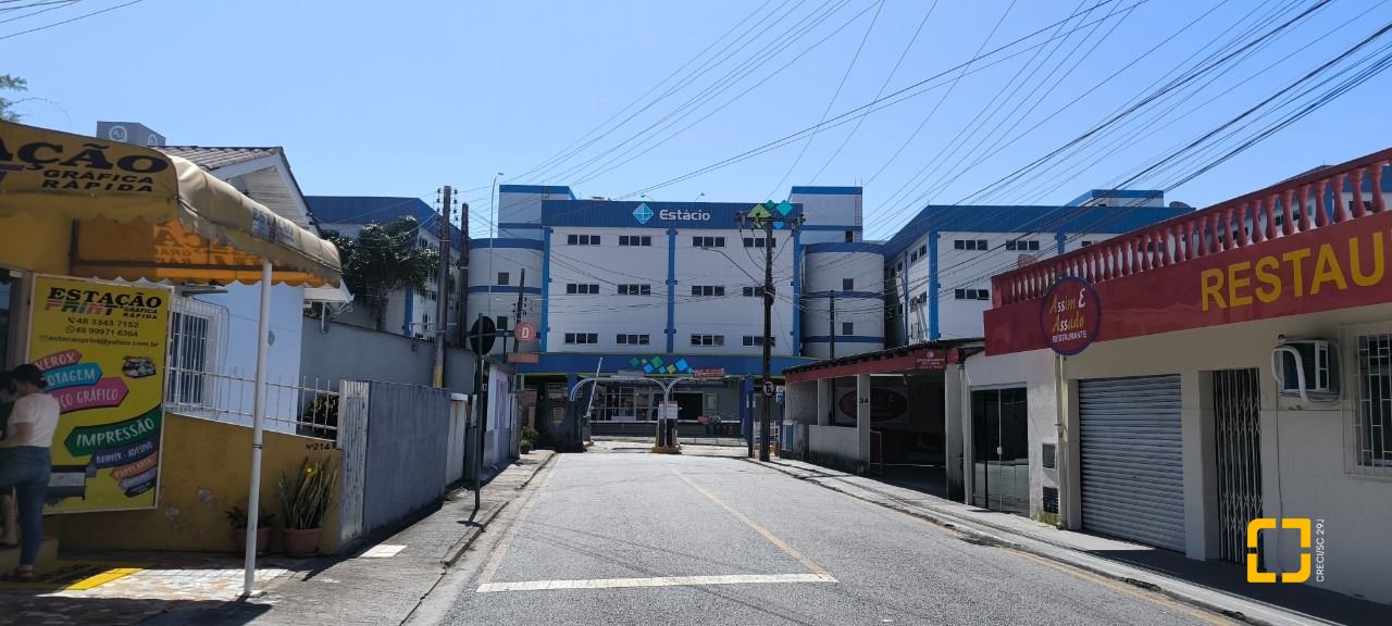 Terreno com 300m², no bairro Barreiros em São José
