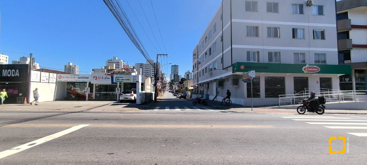 Terreno com 300m², no bairro Barreiros em São José