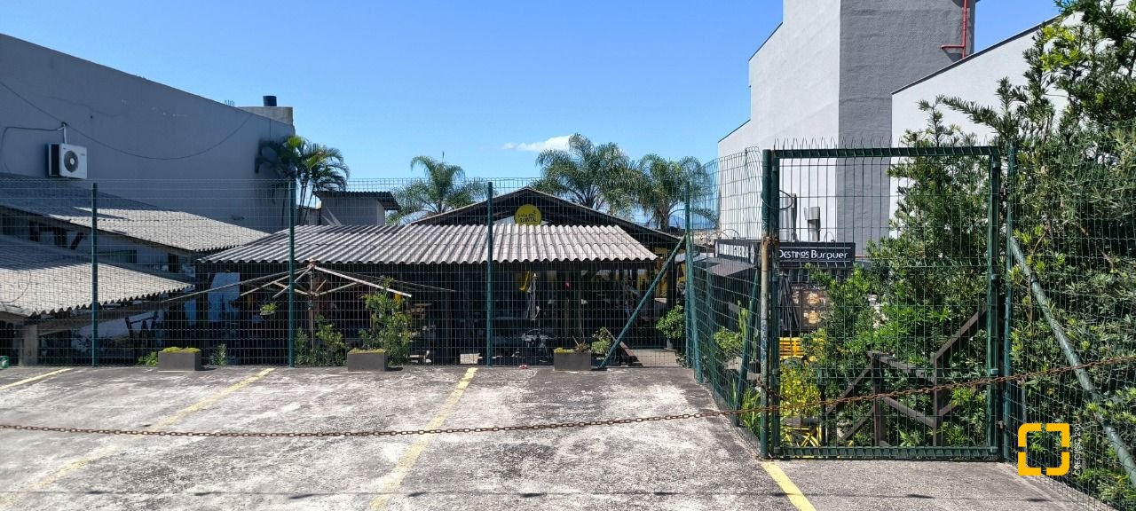 Terreno com 300m², no bairro Barreiros em São José