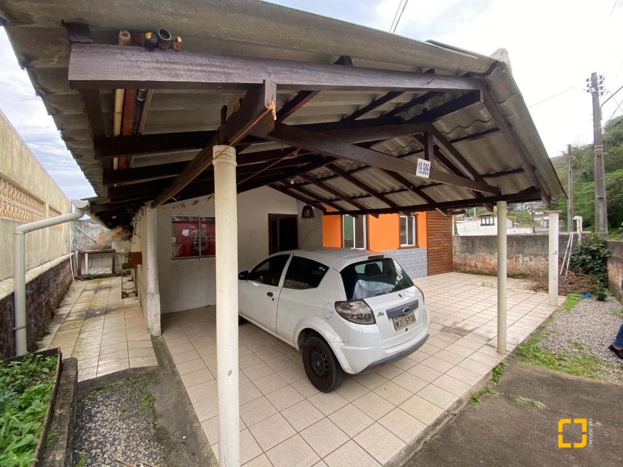 Casa com 120m², 2 quartos, 2 garagens, no bairro Ribeirão da Ilha em Florianópolis
