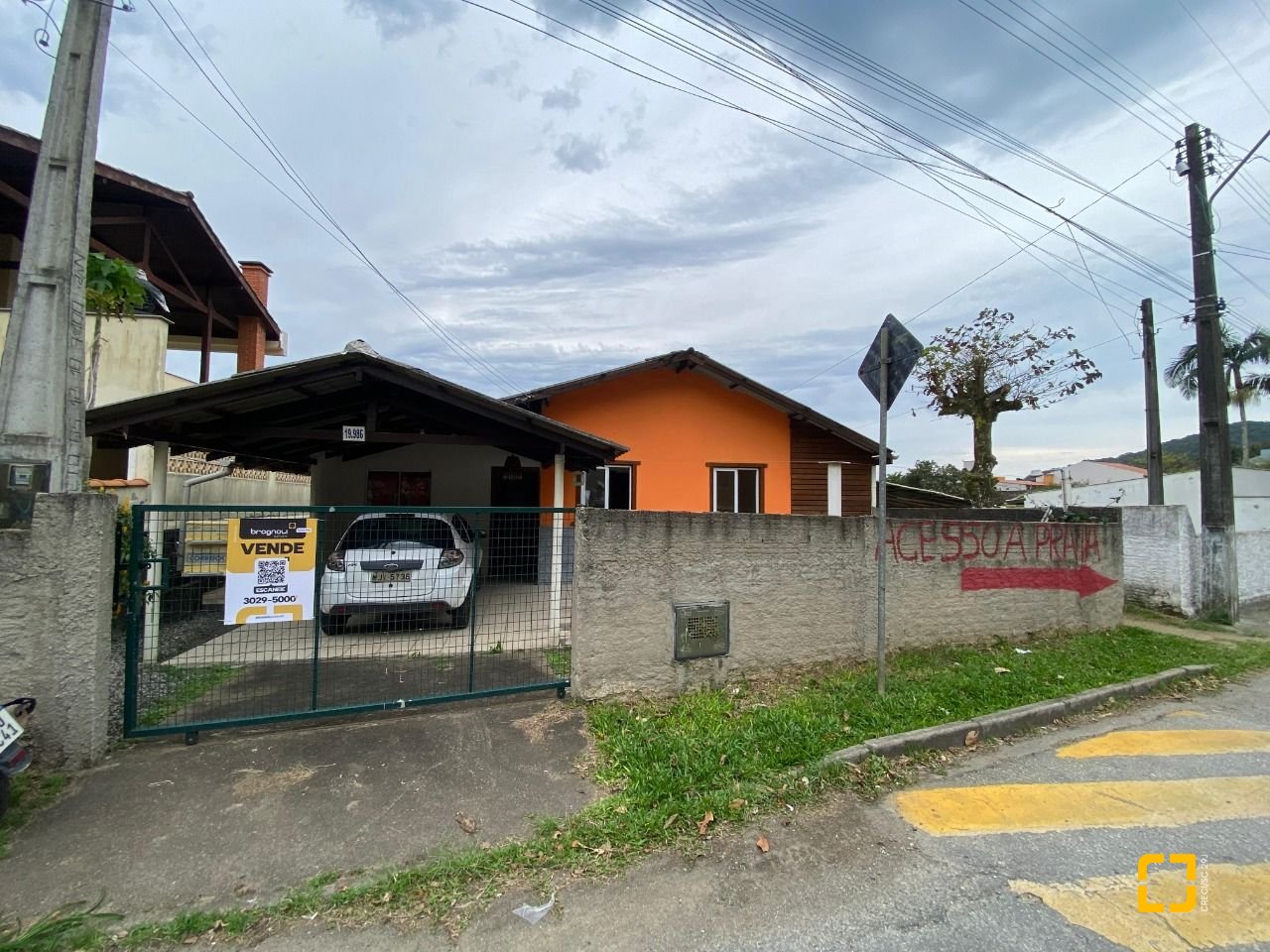 Casa com 120m², 2 quartos, 2 garagens, no bairro Ribeirão da Ilha em Florianópolis