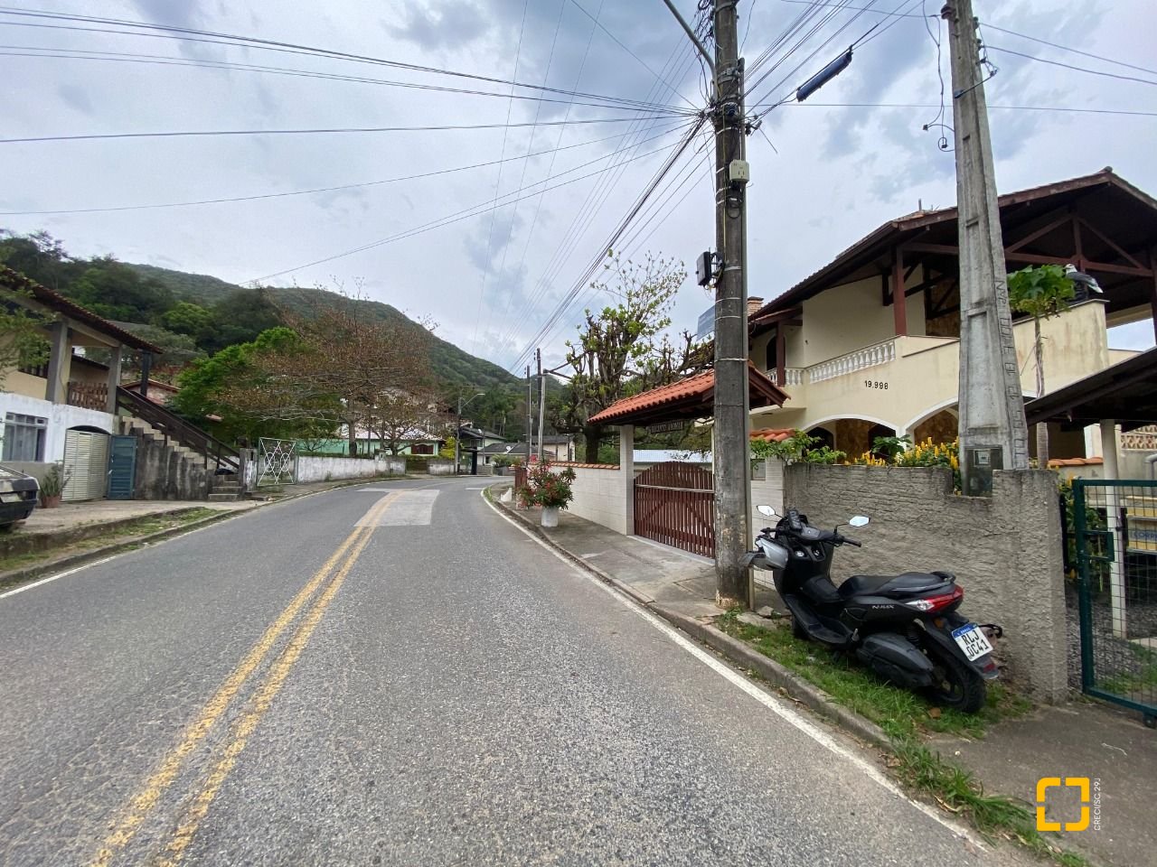 Casa com 120m², 2 quartos, 2 garagens, no bairro Ribeirão da Ilha em Florianópolis