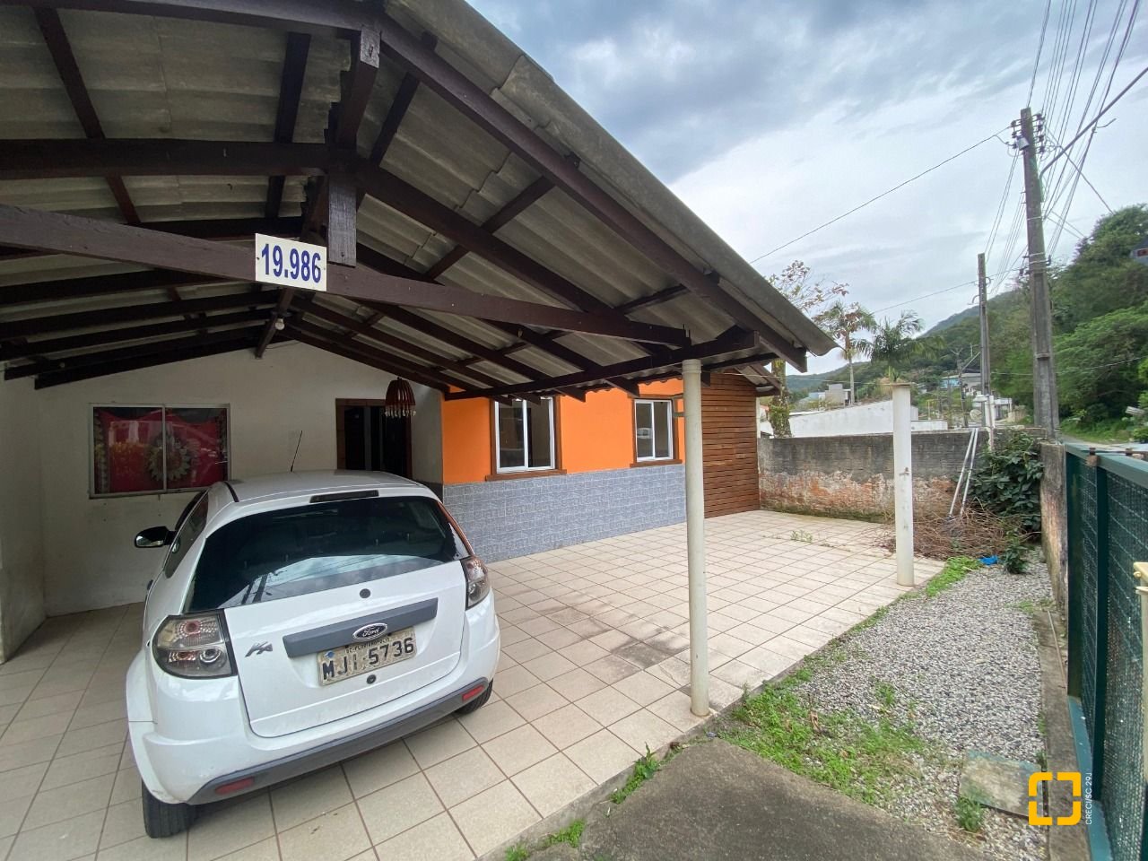 Casa com 120m², 2 quartos, 2 garagens, no bairro Ribeirão da Ilha em Florianópolis