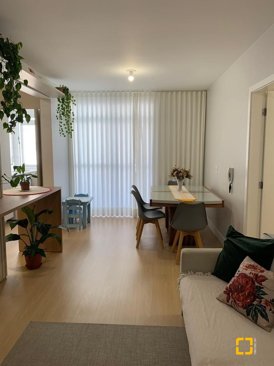 Apartamento com 82m², 3 quartos (sendo 1 suíte), 2 garagens, no bairro Jardim Cidade de Florianópolis em São José