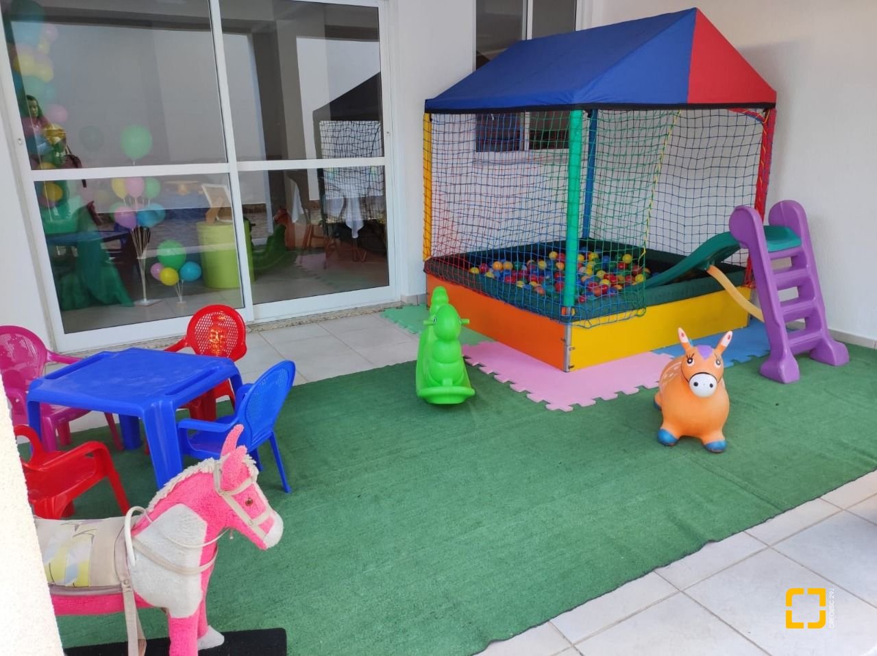 Apartamento com 82m², 3 quartos (sendo 1 suíte), 2 garagens, no bairro Jardim Cidade de Florianópolis em São José
