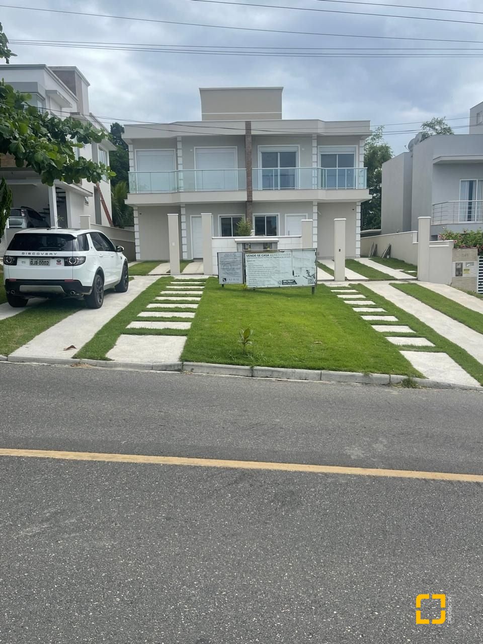 Casa com 181m², 4 quartos (sendo 4 suítes), 2 garagens, no bairro Ingleses do Rio Vermelho em Florianópolis