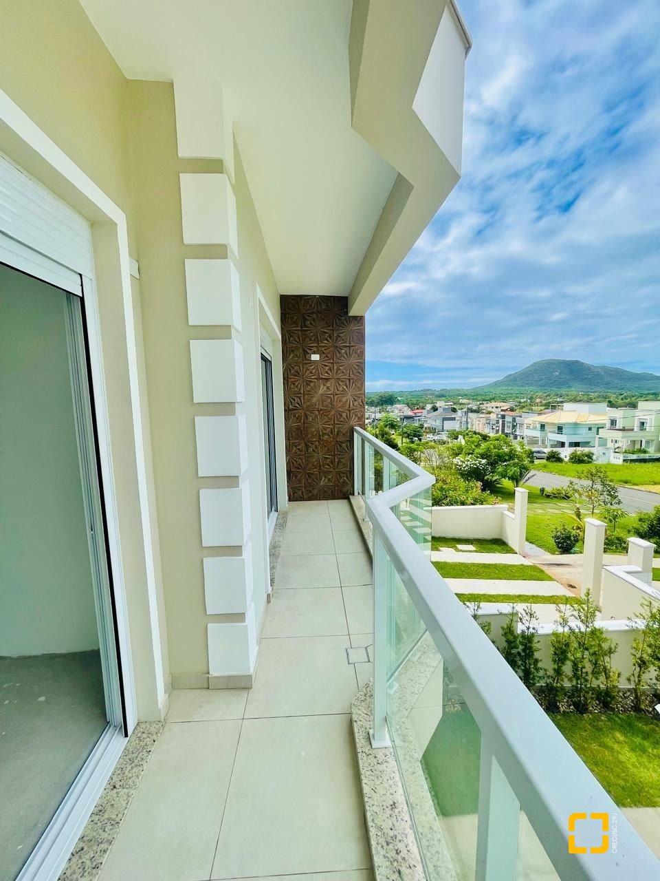 Casa com 181m², 4 quartos (sendo 4 suítes), 2 garagens, no bairro Ingleses do Rio Vermelho em Florianópolis