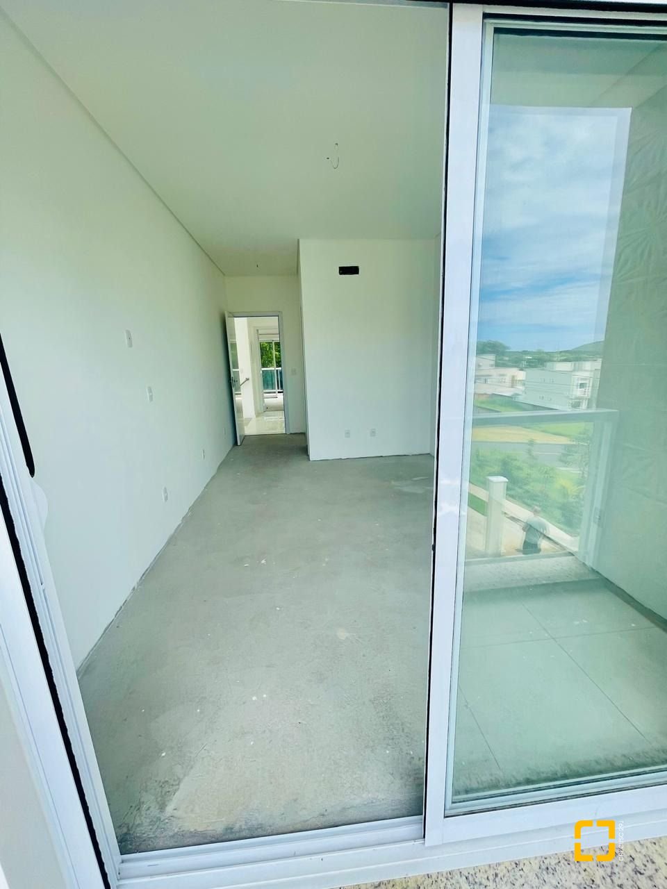 Casa com 181m², 4 quartos (sendo 4 suítes), 2 garagens, no bairro Ingleses do Rio Vermelho em Florianópolis