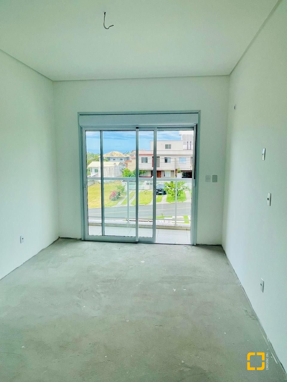 Casa com 181m², 4 quartos (sendo 4 suítes), 2 garagens, no bairro Ingleses do Rio Vermelho em Florianópolis