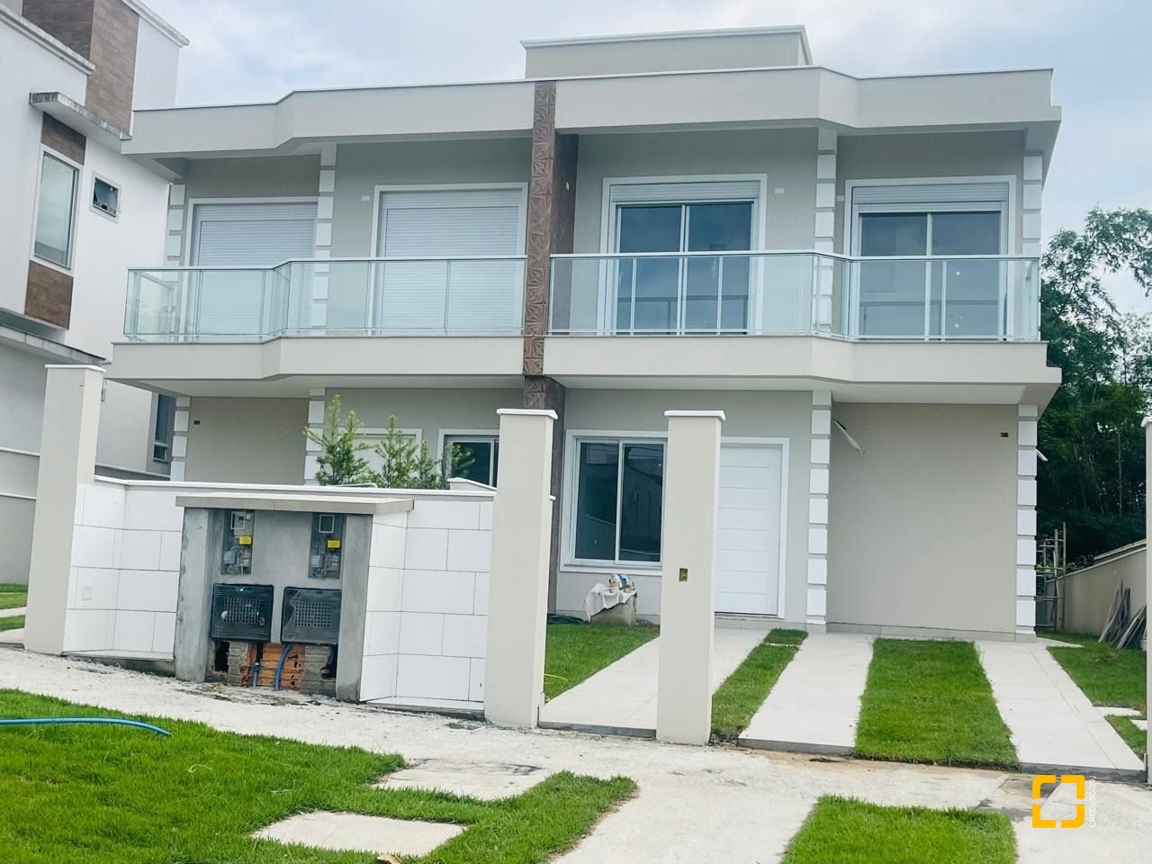 Casa com 181m², 4 quartos (sendo 4 suítes), 2 garagens, no bairro Ingleses do Rio Vermelho em Florianópolis