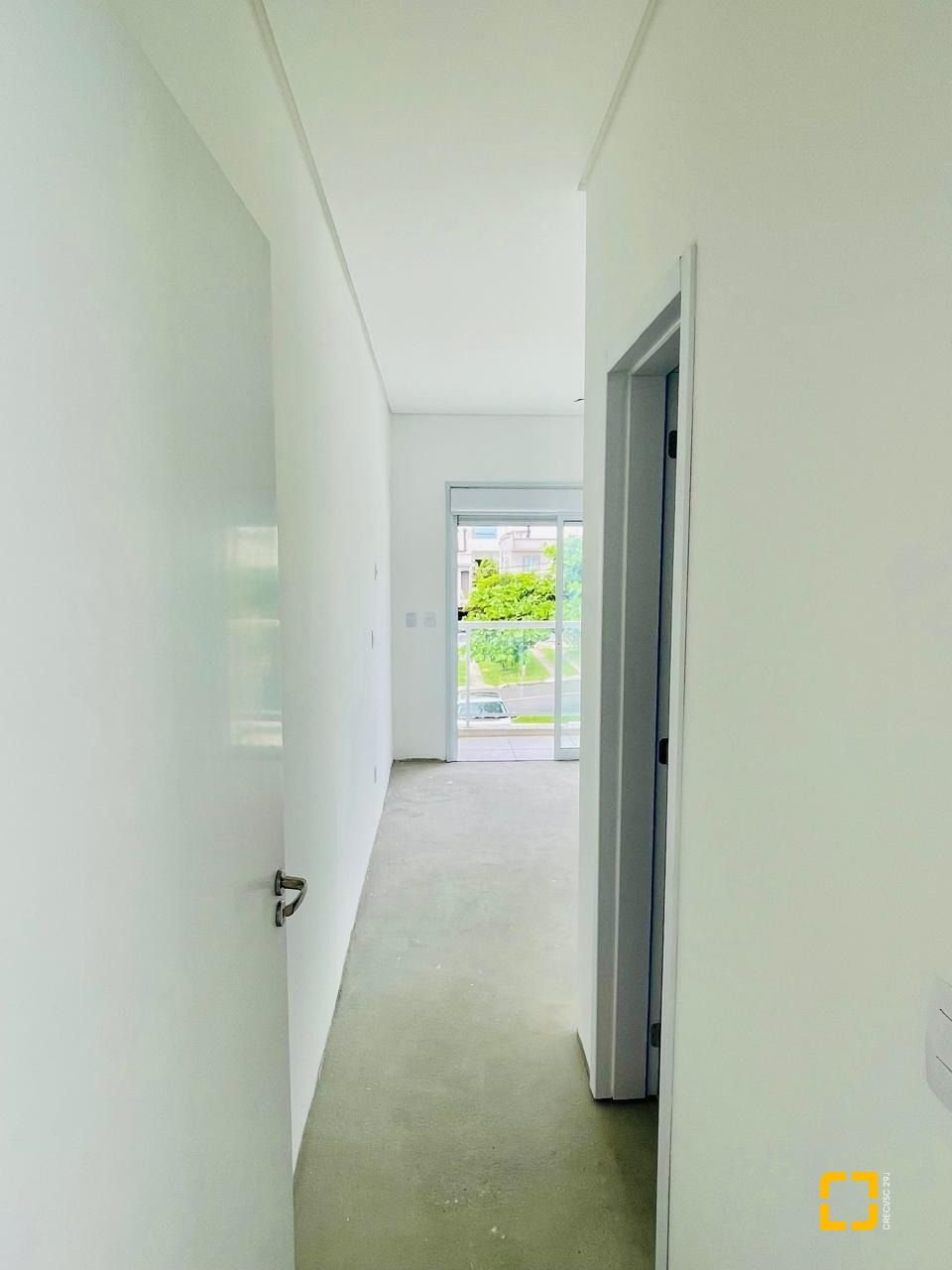 Casa com 181m², 4 quartos (sendo 4 suítes), 2 garagens, no bairro Ingleses do Rio Vermelho em Florianópolis