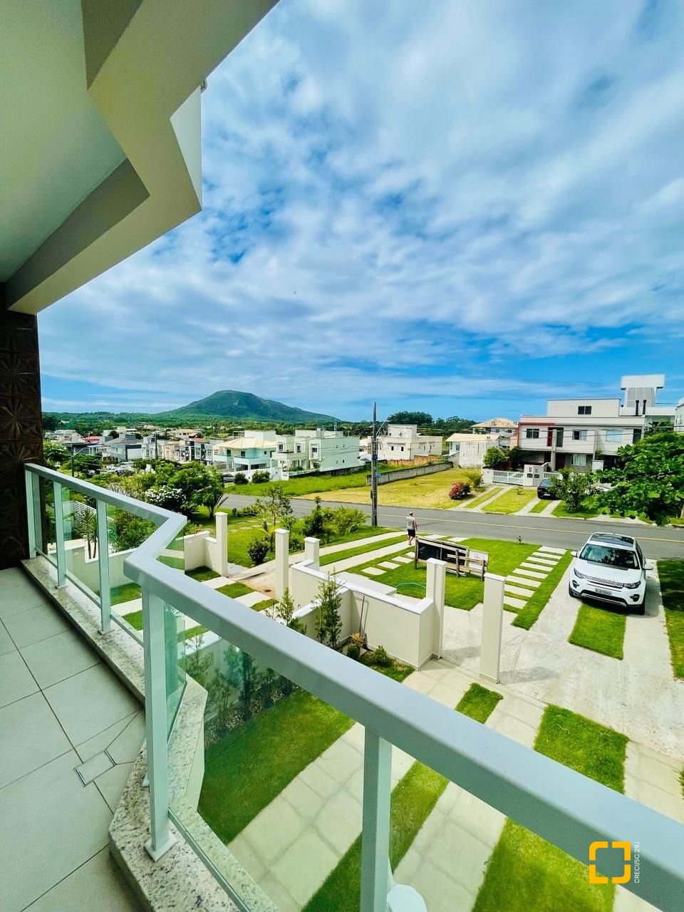 Casa com 181m², 4 quartos (sendo 4 suítes), 2 garagens, no bairro Ingleses do Rio Vermelho em Florianópolis