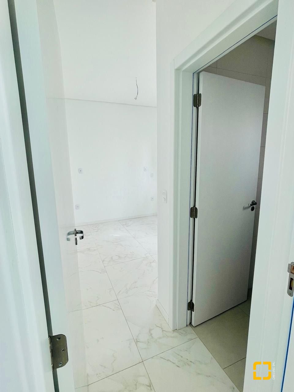 Casa com 181m², 4 quartos (sendo 4 suítes), 2 garagens, no bairro Ingleses do Rio Vermelho em Florianópolis