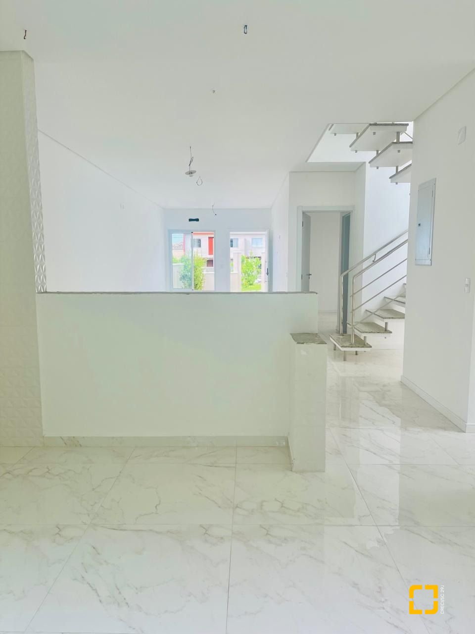 Casa com 181m², 4 quartos (sendo 4 suítes), 2 garagens, no bairro Ingleses do Rio Vermelho em Florianópolis