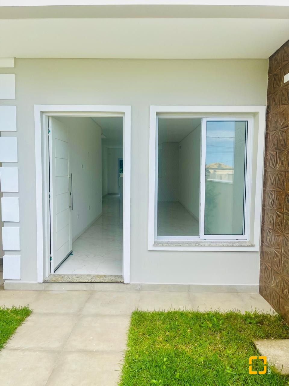 Casa com 181m², 4 quartos (sendo 4 suítes), 2 garagens, no bairro Ingleses do Rio Vermelho em Florianópolis