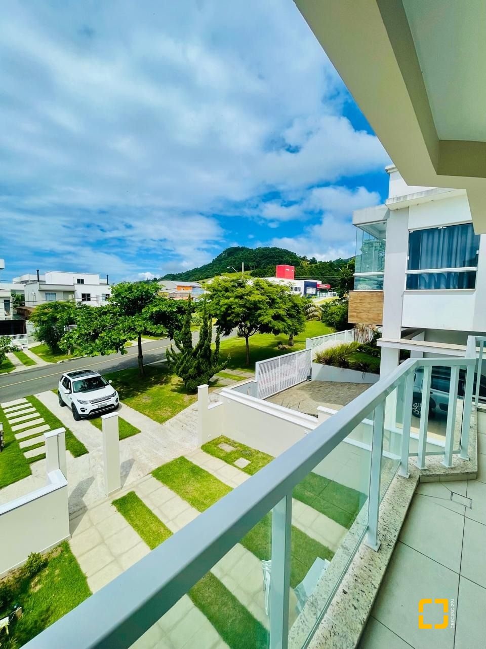 Casa com 181m², 4 quartos (sendo 4 suítes), 2 garagens, no bairro Ingleses do Rio Vermelho em Florianópolis