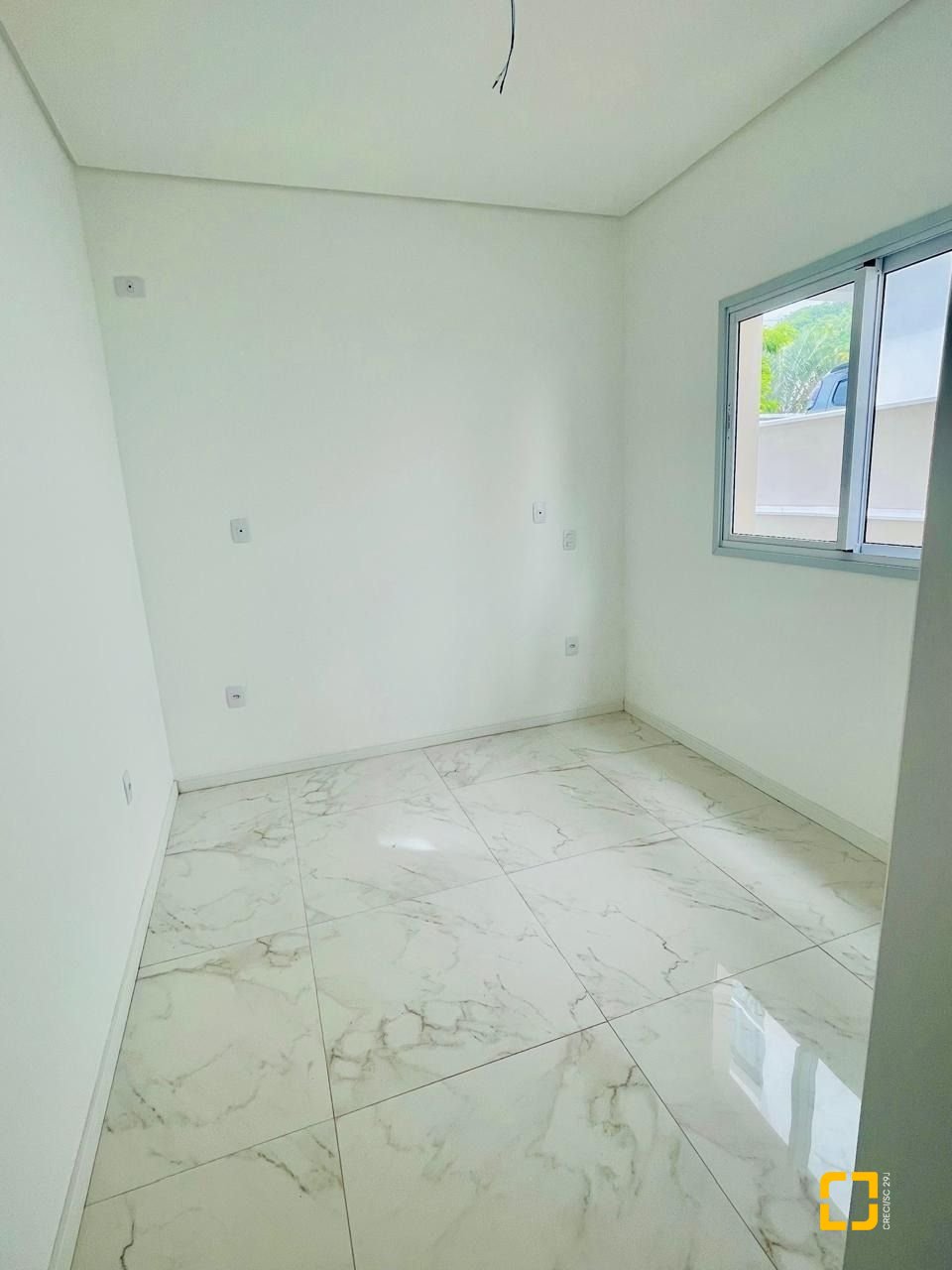 Casa com 181m², 4 quartos (sendo 4 suítes), 2 garagens, no bairro Ingleses do Rio Vermelho em Florianópolis