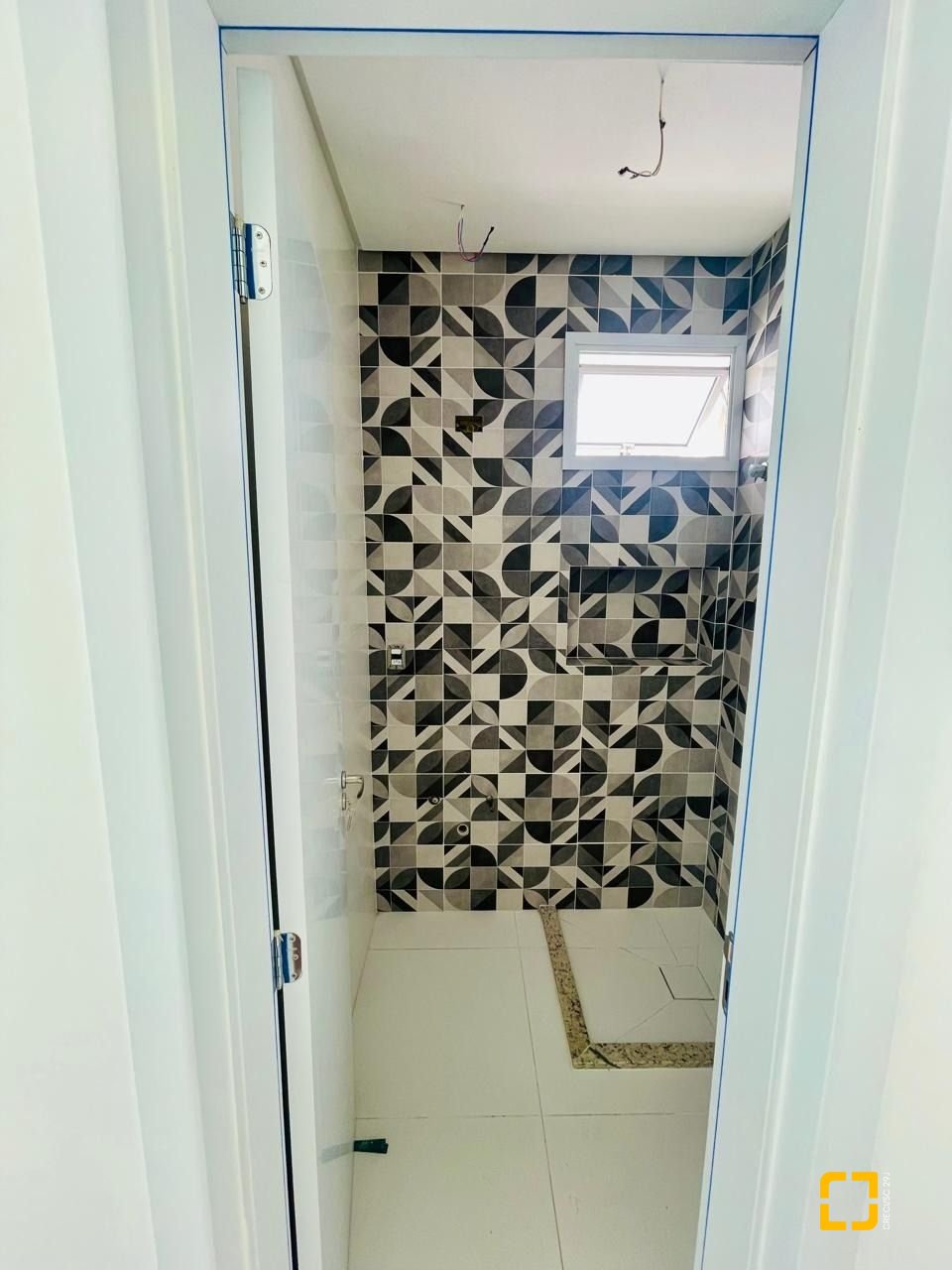 Casa com 181m², 4 quartos (sendo 4 suítes), 2 garagens, no bairro Ingleses do Rio Vermelho em Florianópolis