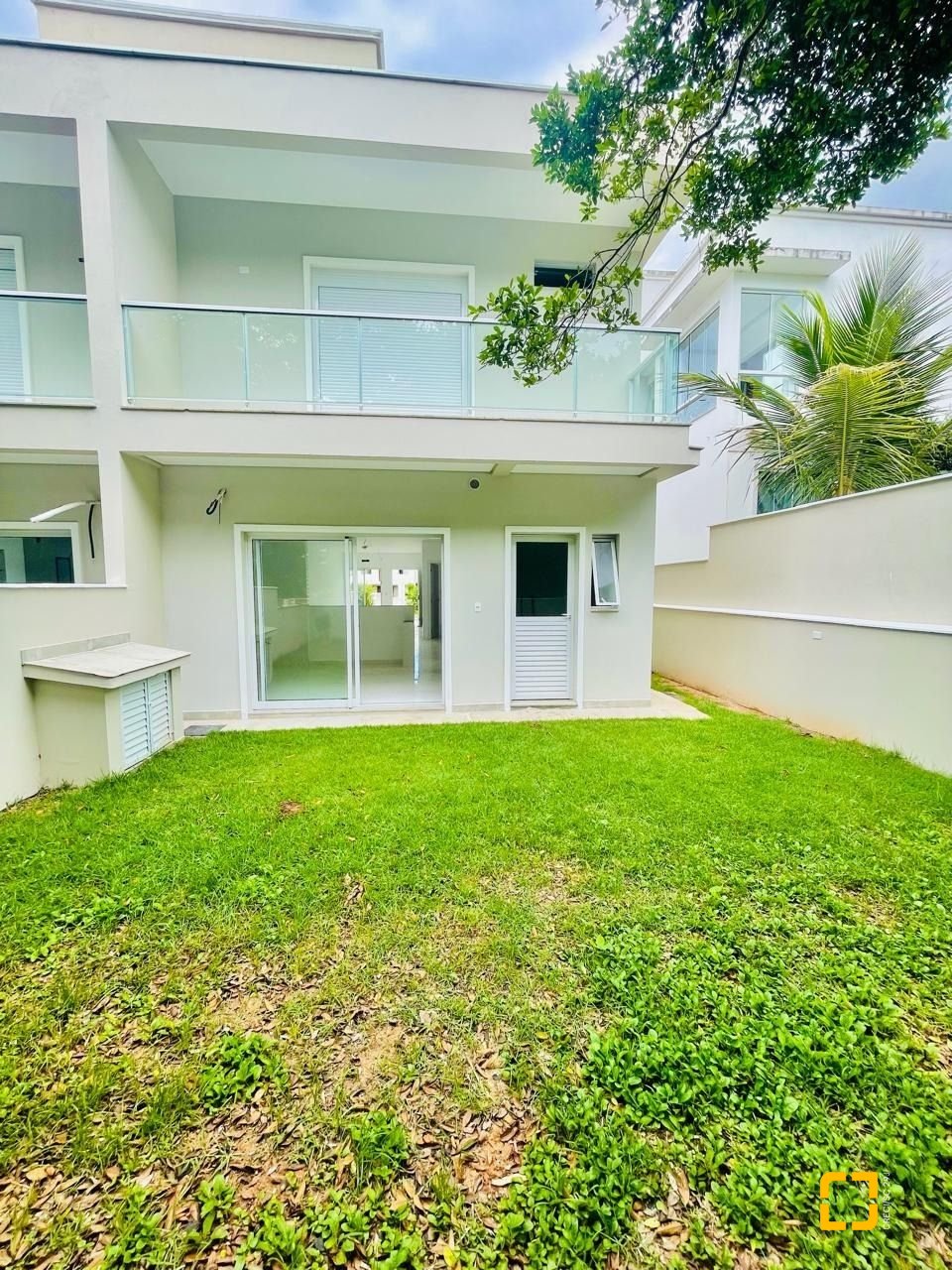 Casa com 181m², 4 quartos (sendo 4 suítes), 2 garagens, no bairro Ingleses do Rio Vermelho em Florianópolis