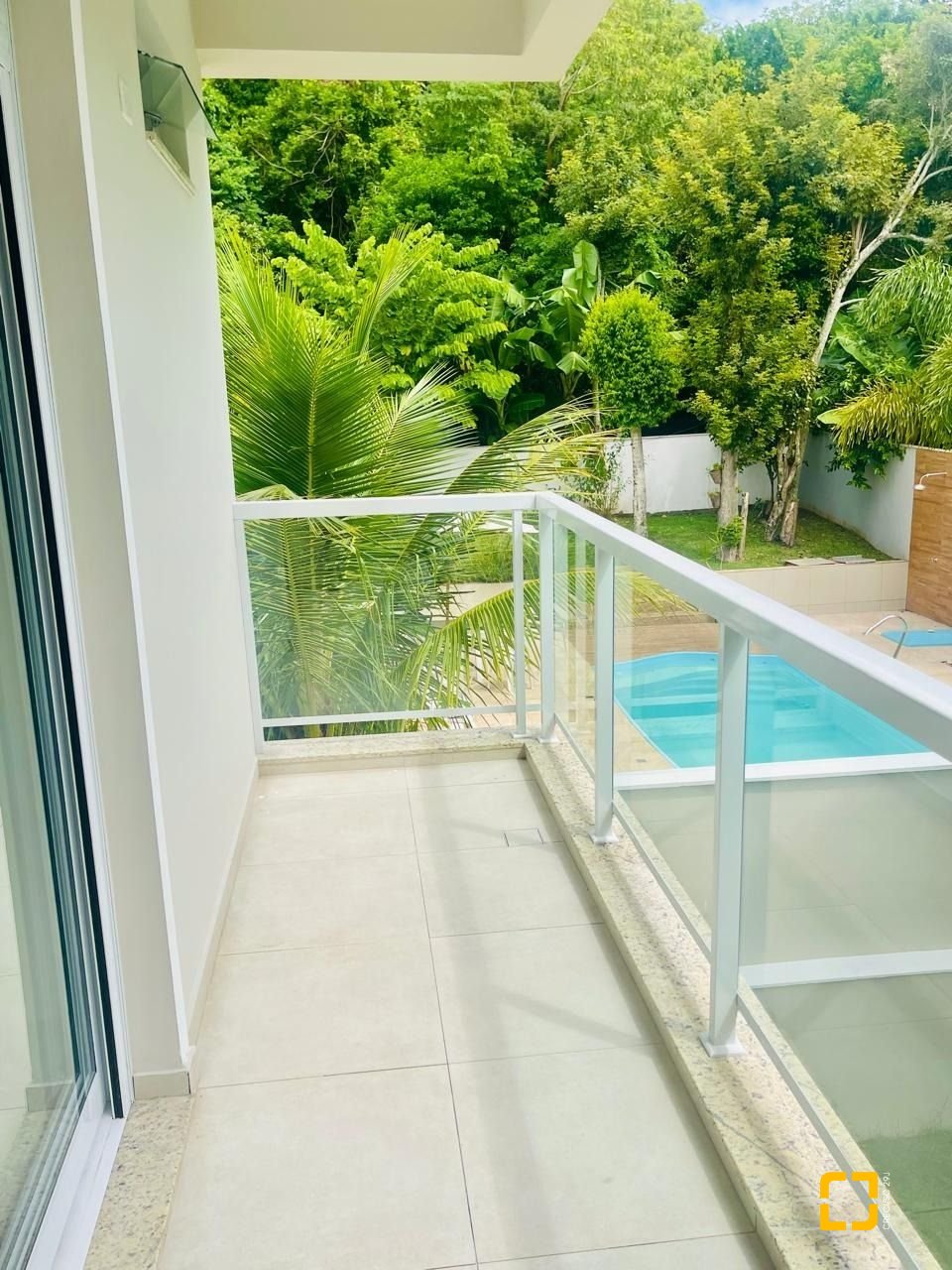 Casa com 181m², 4 quartos (sendo 4 suítes), 2 garagens, no bairro Ingleses do Rio Vermelho em Florianópolis