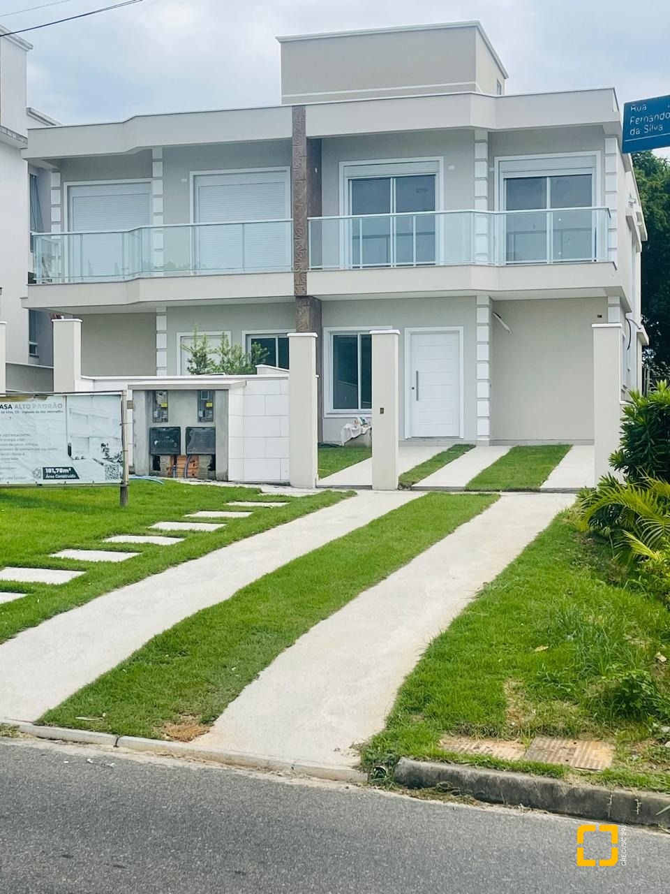 Casa com 181m², 4 quartos (sendo 4 suítes), 2 garagens, no bairro Ingleses do Rio Vermelho em Florianópolis