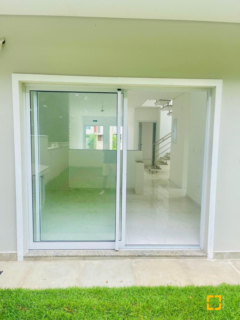 Casa com 181m², 4 quartos (sendo 4 suítes), 2 garagens, no bairro Ingleses do Rio Vermelho em Florianópolis