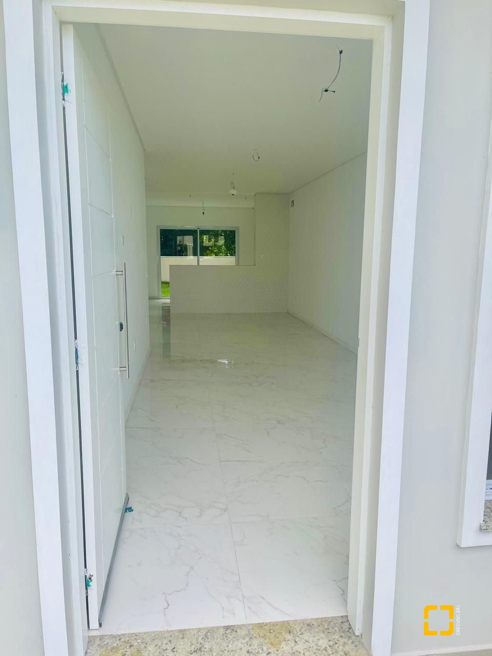 Casa com 181m², 4 quartos (sendo 4 suítes), 2 garagens, no bairro Ingleses do Rio Vermelho em Florianópolis