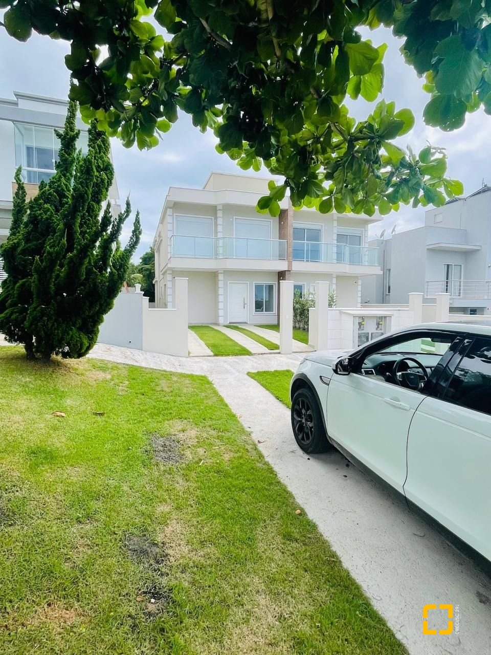 Casa com 181m², 4 quartos (sendo 4 suítes), 2 garagens, no bairro Ingleses do Rio Vermelho em Florianópolis