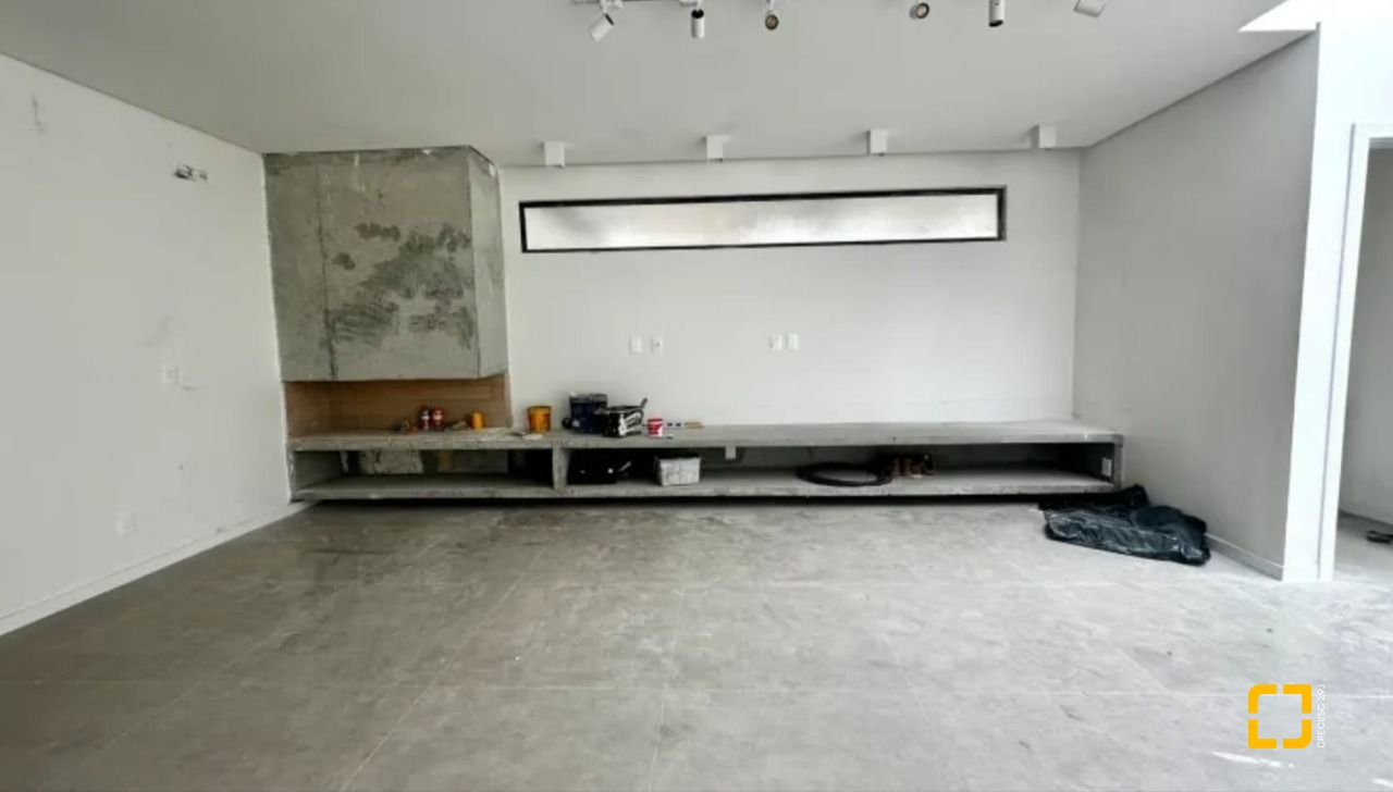 Casa com 512m², 12 quartos (sendo 6 suítes), 4 garagens, no bairro Campeche em Florianópolis