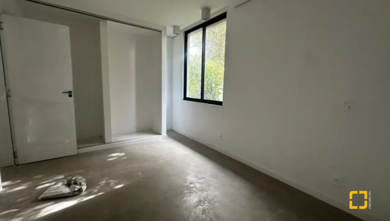 Casa com 512m², 12 quartos (sendo 6 suítes), 4 garagens, no bairro Campeche em Florianópolis