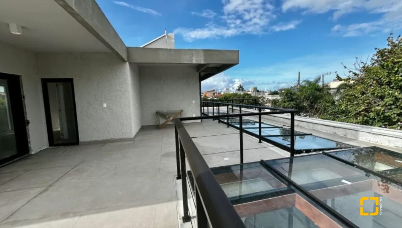 Casa com 512m², 12 quartos (sendo 6 suítes), 4 garagens, no bairro Campeche em Florianópolis