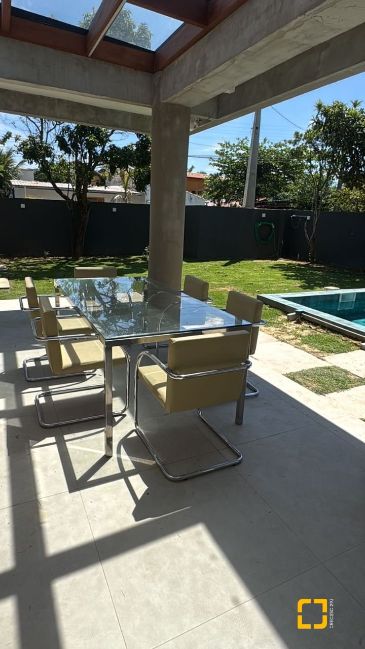 Casa com 512m², 12 quartos (sendo 6 suítes), 4 garagens, no bairro Campeche em Florianópolis