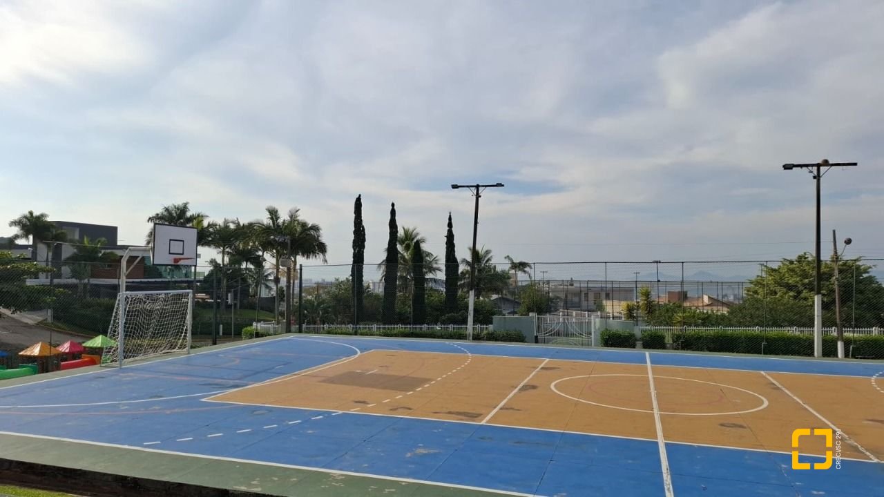 Terreno com 801m², no bairro Capoeiras em São José