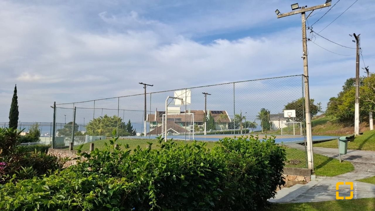 Terreno com 801m², no bairro Capoeiras em São José