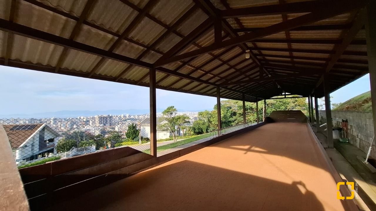 Terreno com 801m², no bairro Capoeiras em São José