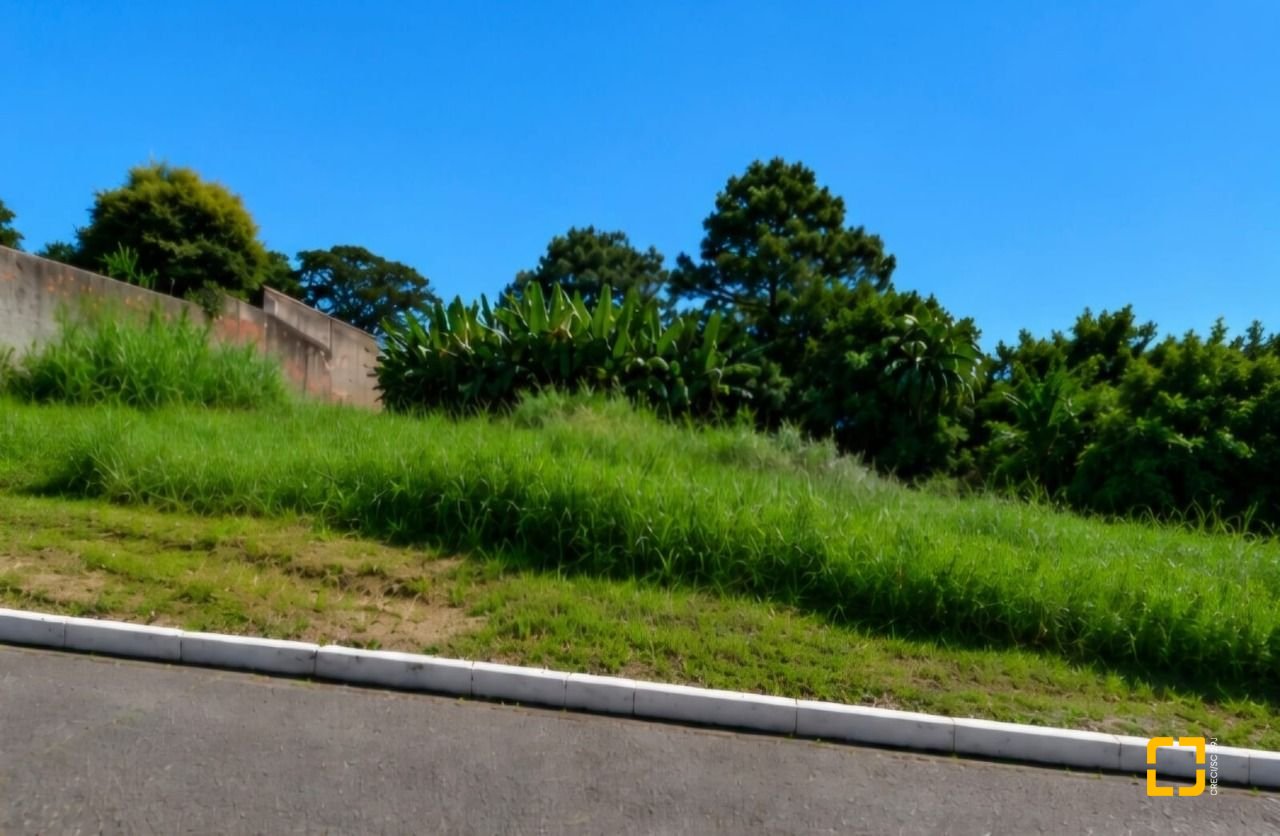 Terreno com 801m², no bairro Capoeiras em São José