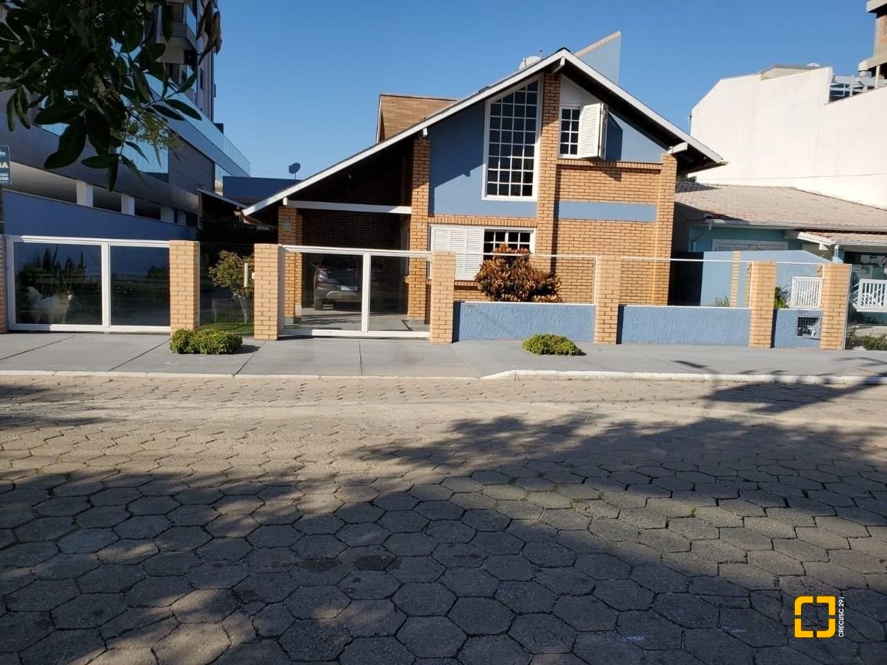 Casa com 173m², 4 quartos, 3 garagens, no bairro Praia Grande em Governador Celso Ramos