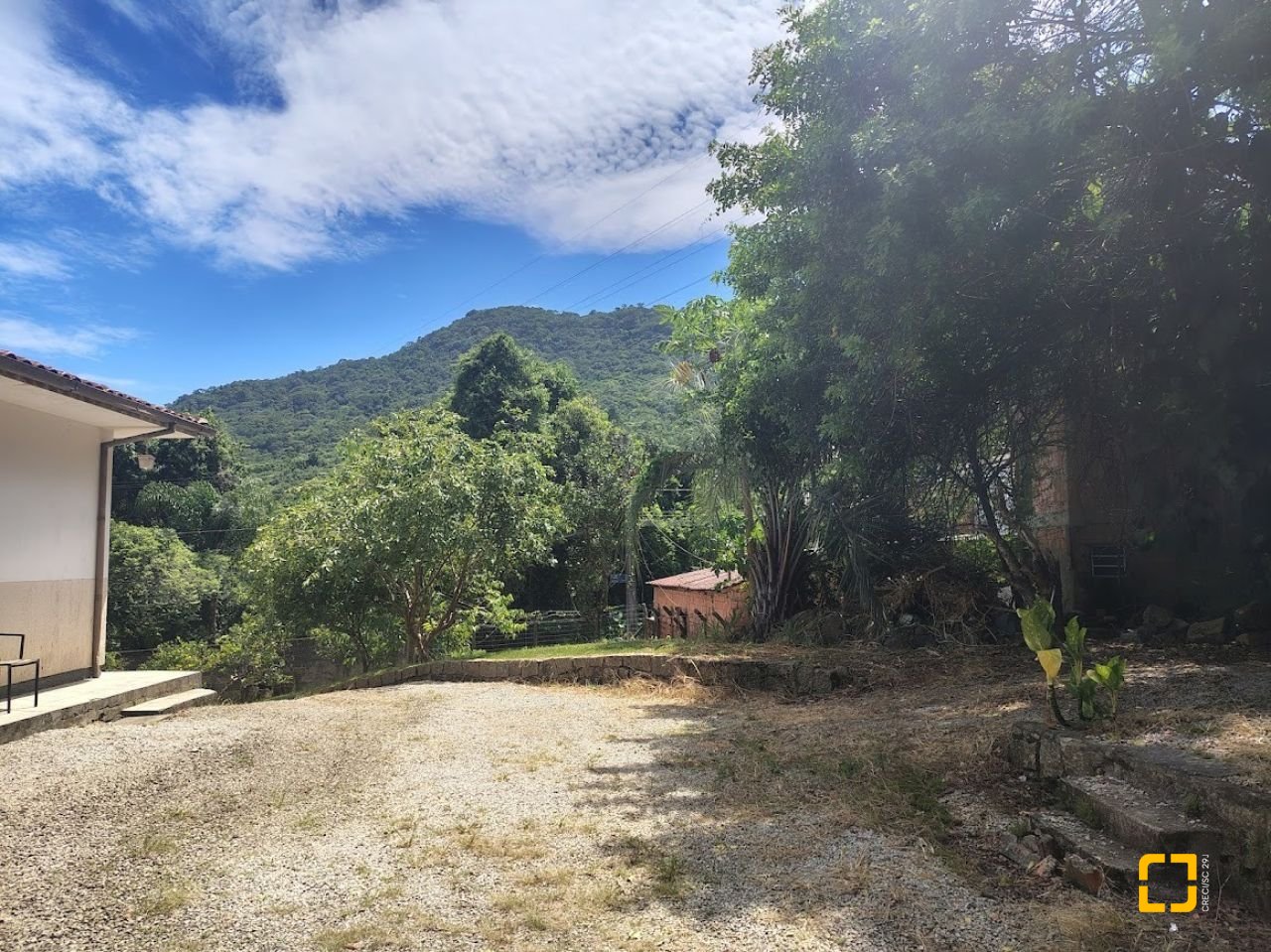 Casa com 560m², 5 quartos (sendo 1 suíte), 6 garagens, no bairro Monte Verde em Florianópolis