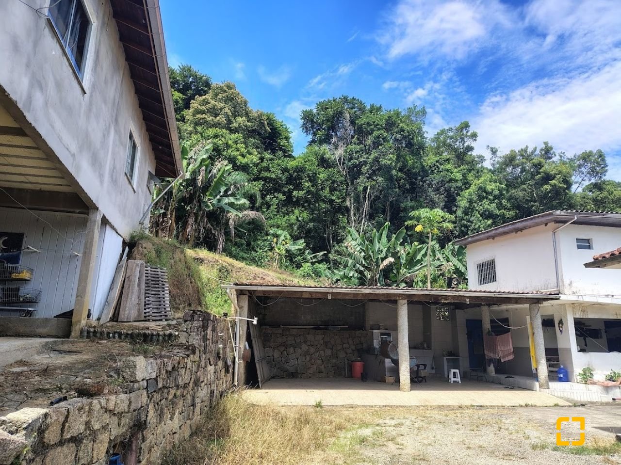 Casa com 560m², 5 quartos (sendo 1 suíte), 6 garagens, no bairro Monte Verde em Florianópolis