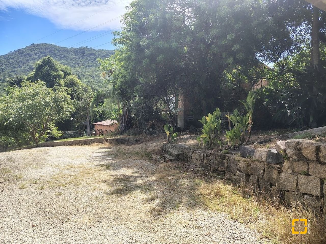 Casa com 560m², 5 quartos (sendo 1 suíte), 6 garagens, no bairro Monte Verde em Florianópolis