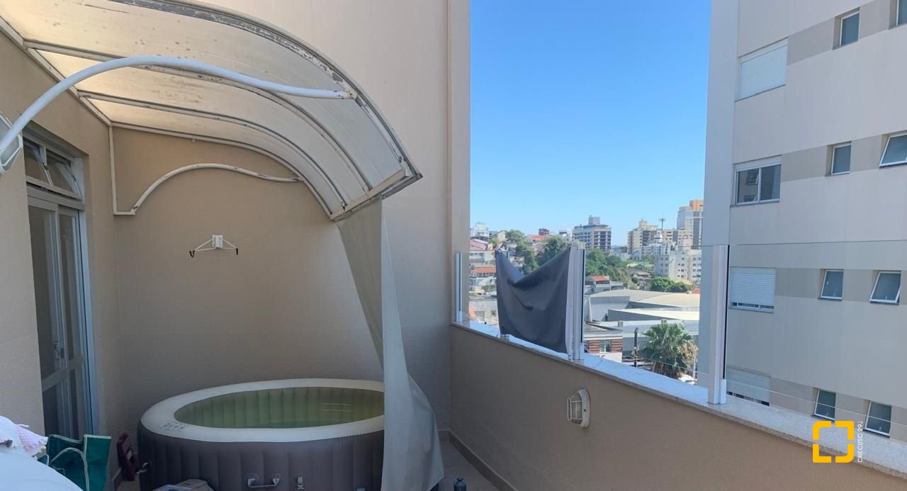 Cobertura com 133m², 5 quartos (sendo 1 suíte), 1 garagem, no bairro Estreito em Florianópolis