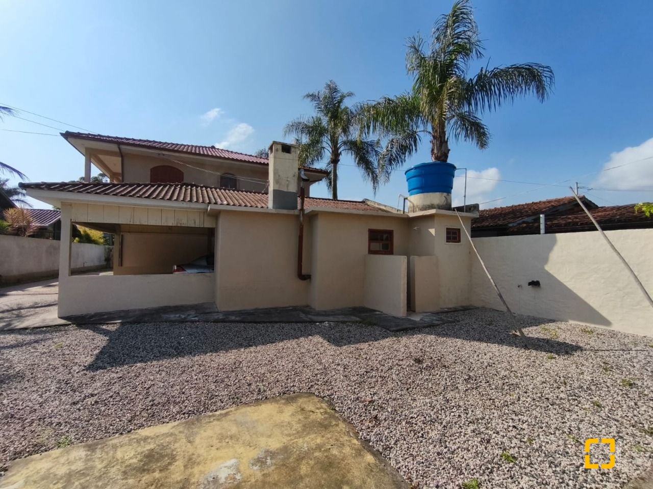 Casa com 240m², 7 quartos, 4 garagens, no bairro Canasvieiras em Florianópolis