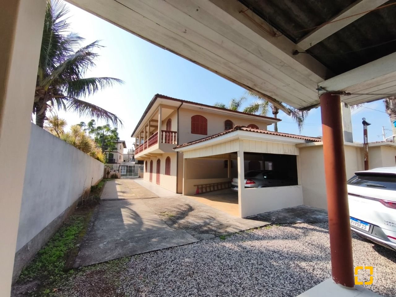 Casa com 240m², 7 quartos, 4 garagens, no bairro Canasvieiras em Florianópolis