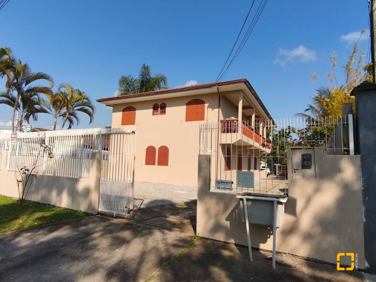 Casa com 240m², 7 quartos, 4 garagens, no bairro Canasvieiras em Florianópolis